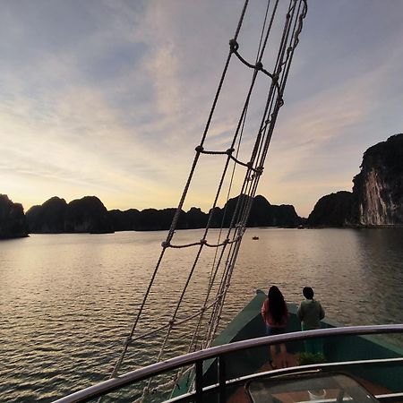 Hotel Venezia Cruises Ha Long Exterior foto