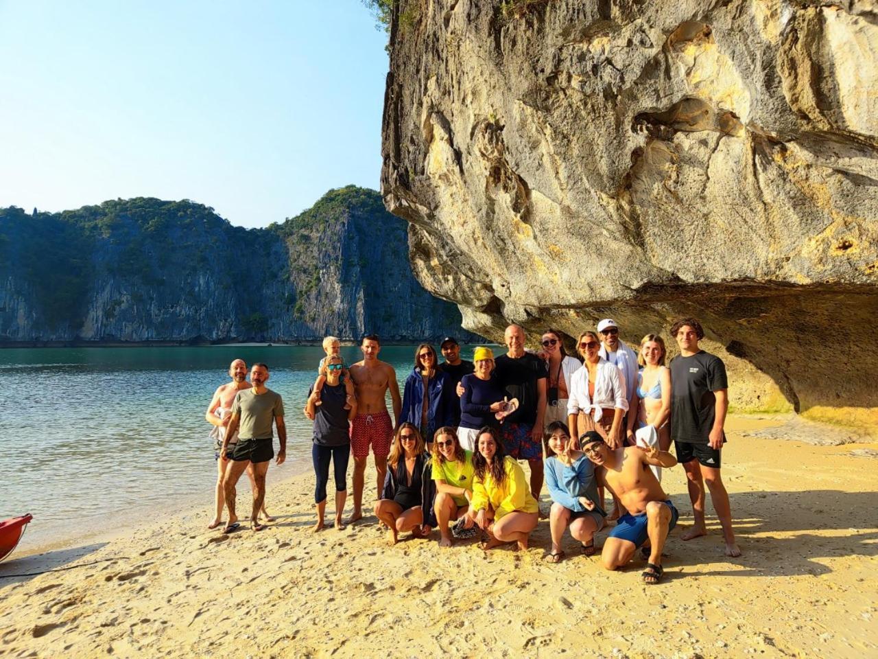 Hotel Venezia Cruises Ha Long Exterior foto