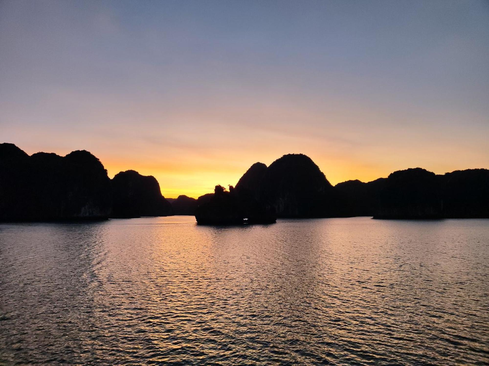 Hotel Venezia Cruises Ha Long Exterior foto