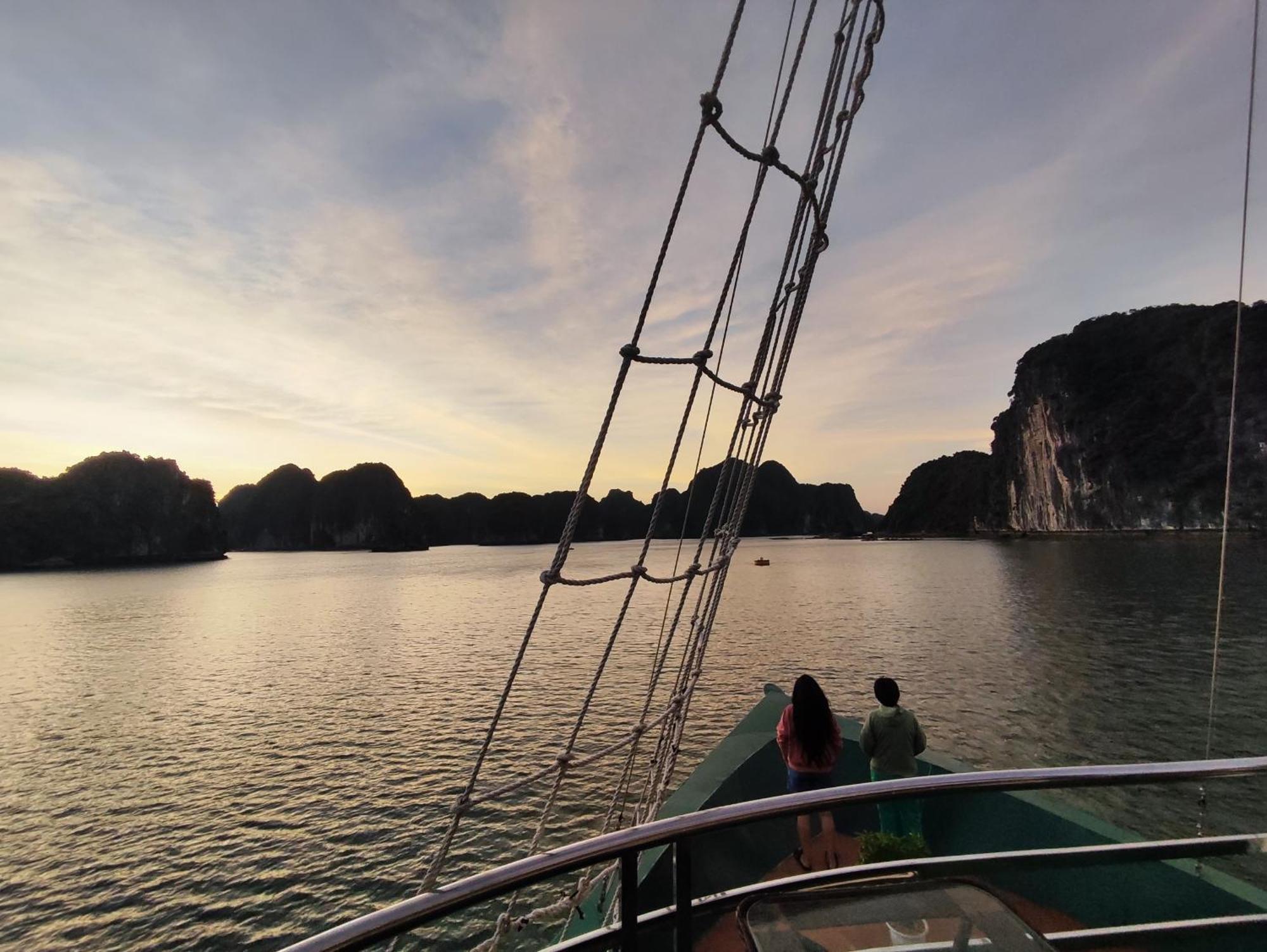 Hotel Venezia Cruises Ha Long Exterior foto