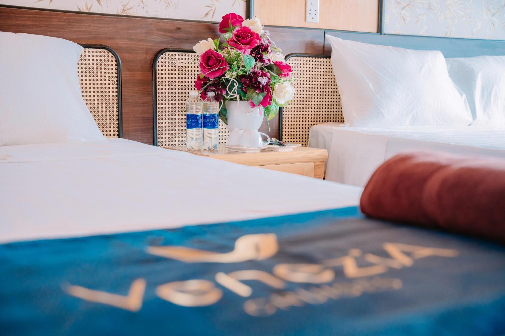 Hotel Venezia Cruises Ha Long Exterior foto
