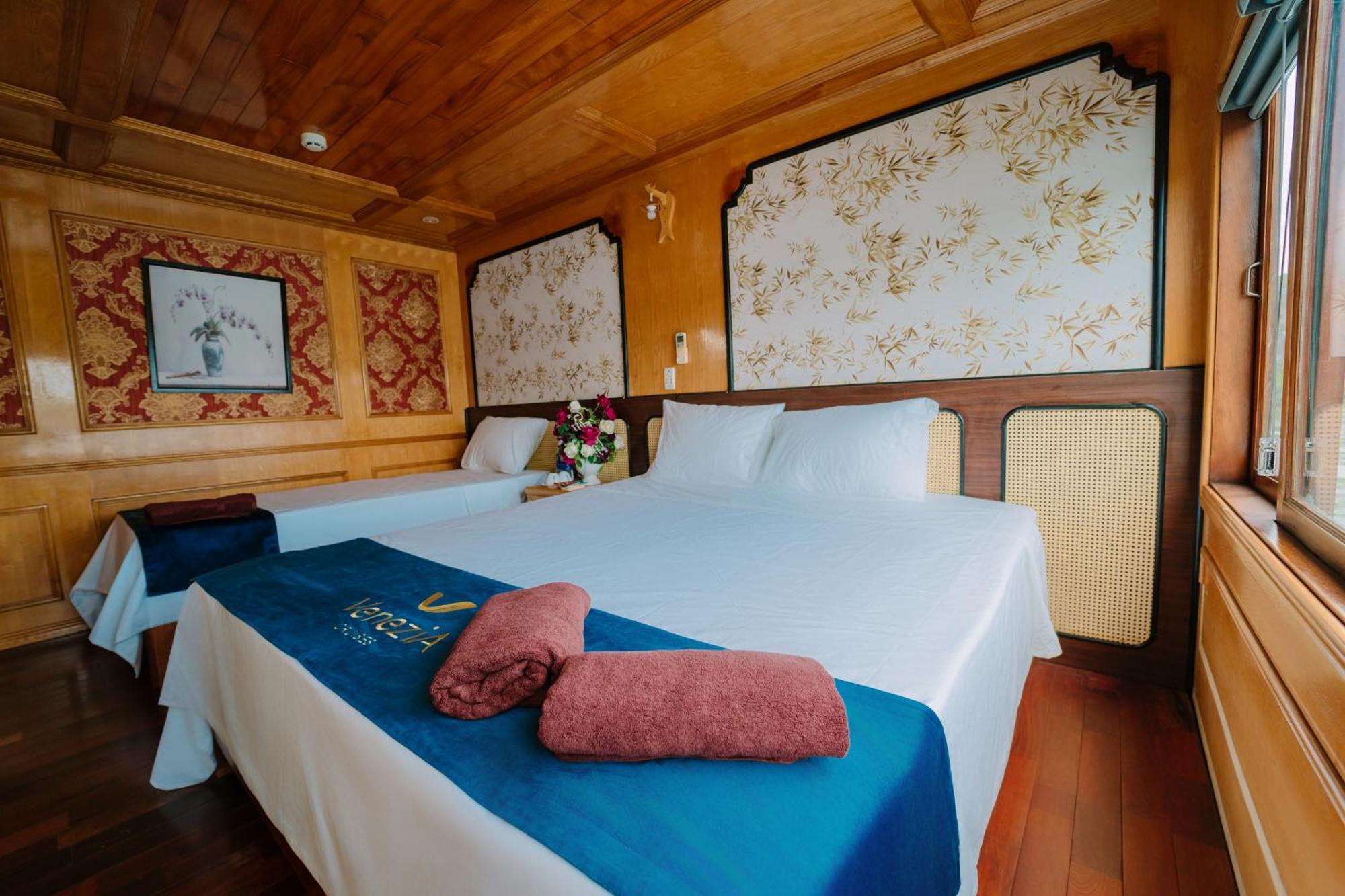 Hotel Venezia Cruises Ha Long Exterior foto