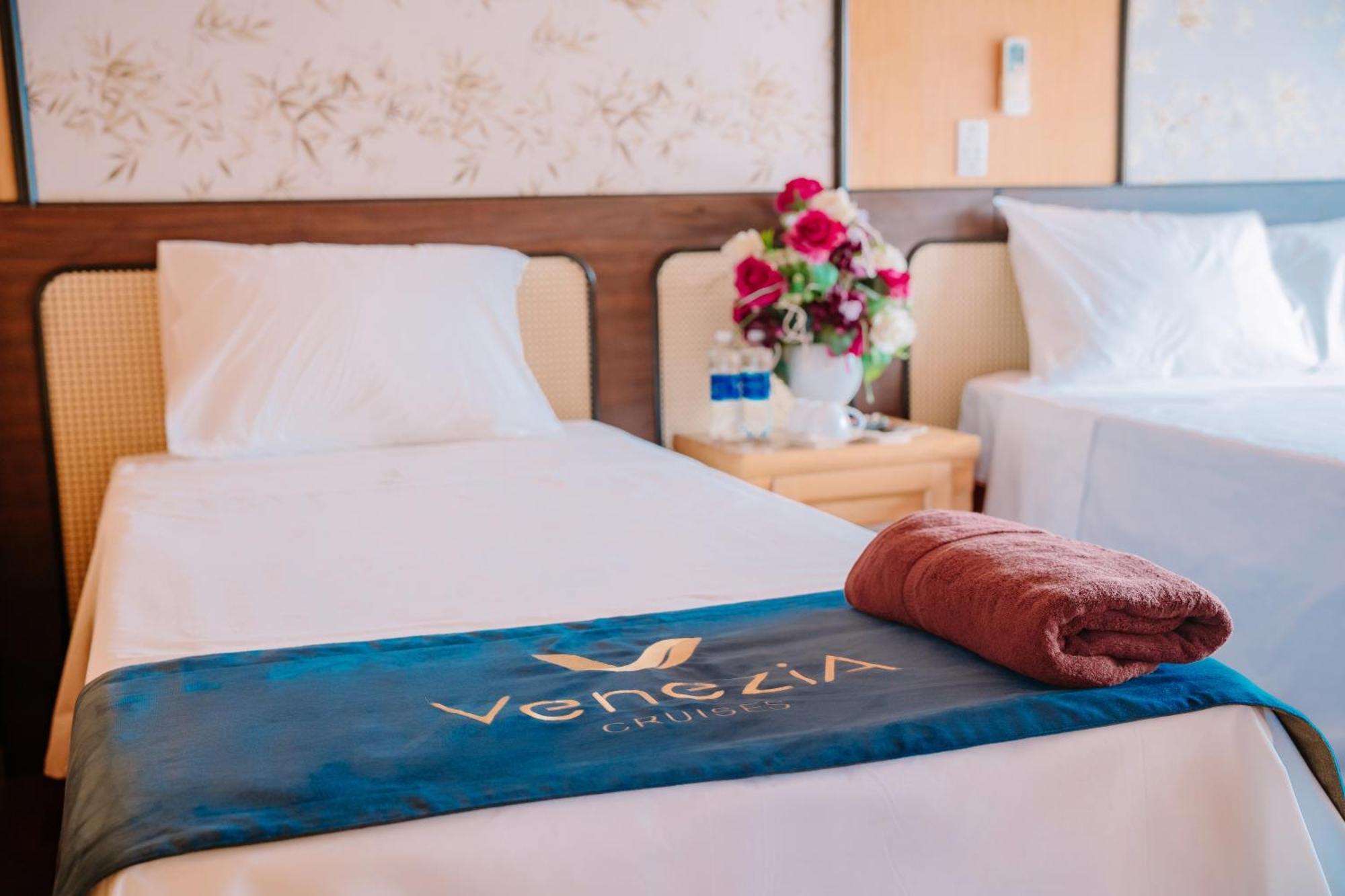 Hotel Venezia Cruises Ha Long Exterior foto