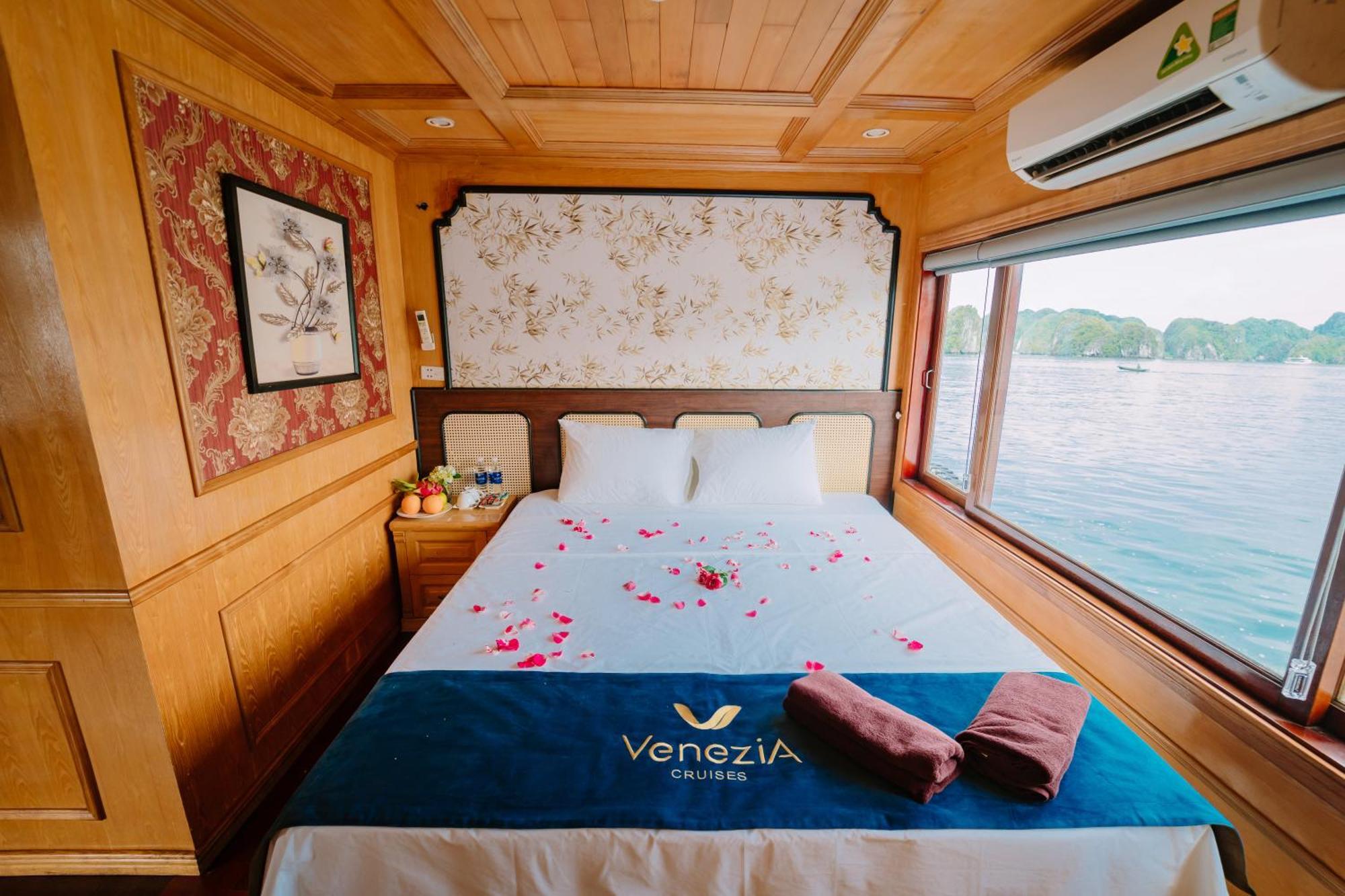 Hotel Venezia Cruises Ha Long Exterior foto