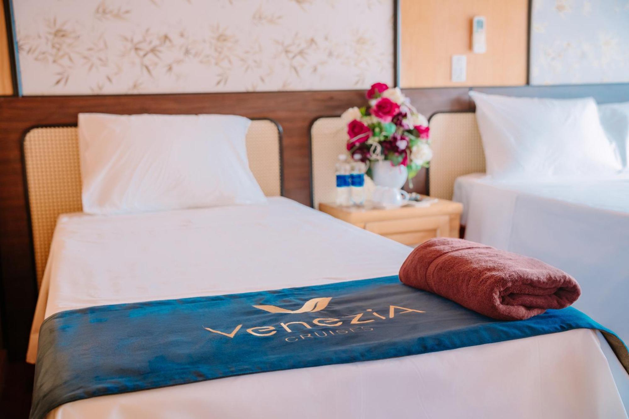 Hotel Venezia Cruises Ha Long Exterior foto
