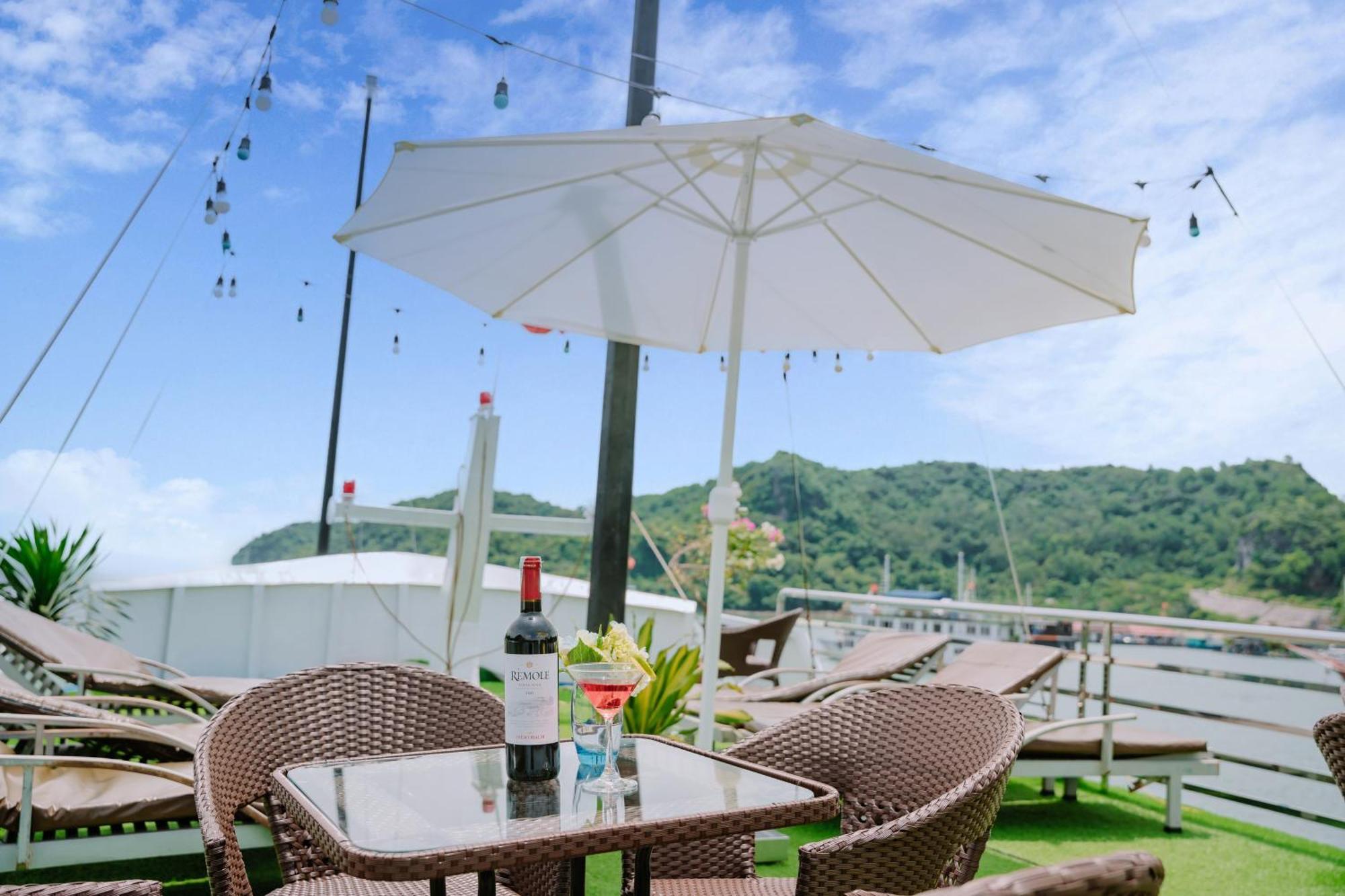 Hotel Venezia Cruises Ha Long Exterior foto