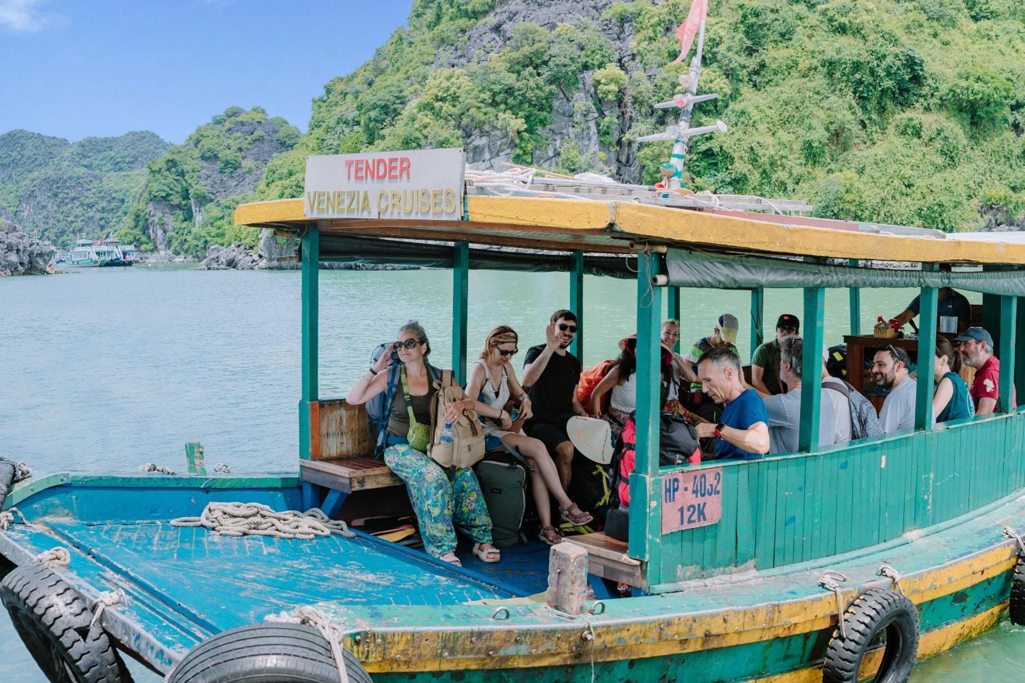 Hotel Venezia Cruises Ha Long Exterior foto